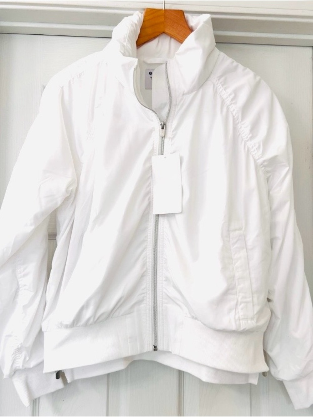 Athleta White Lightweight Jetset Bomber Water Resistant Jacket Med. NWT✅